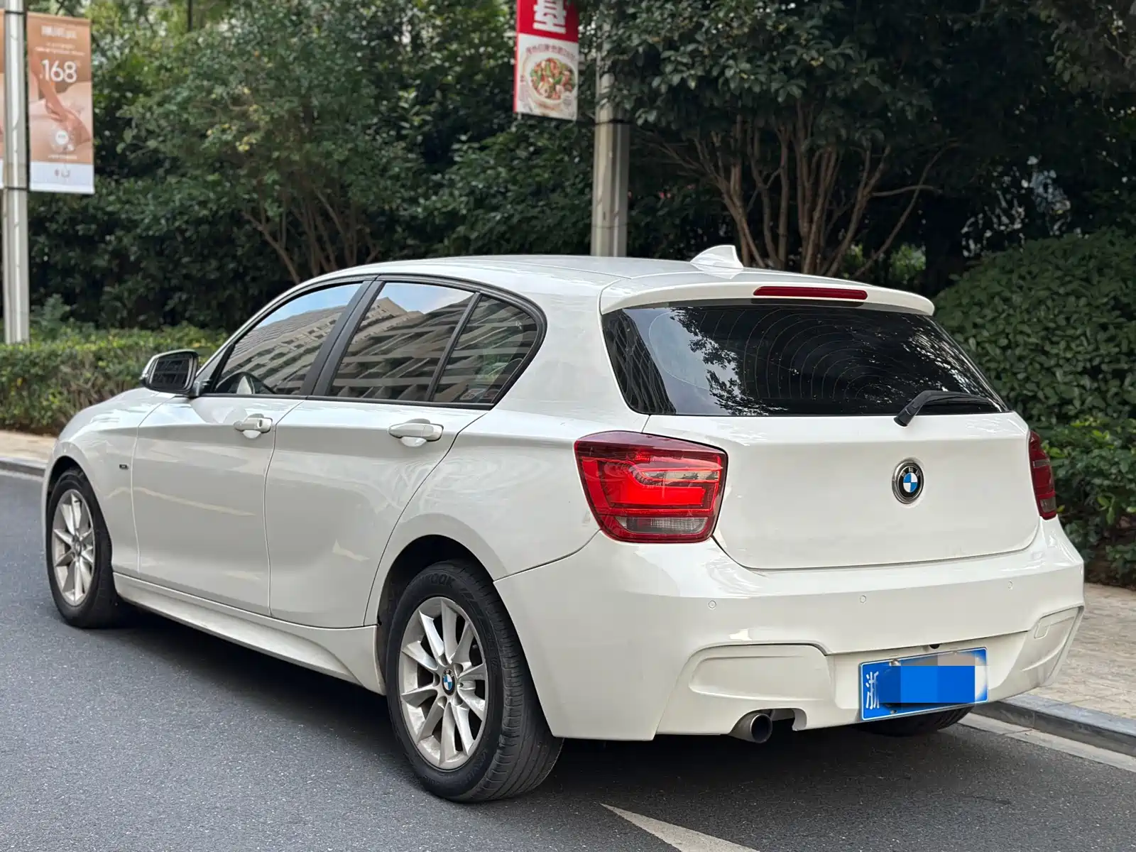 Photo 5 - BMW 1 Series (Import)