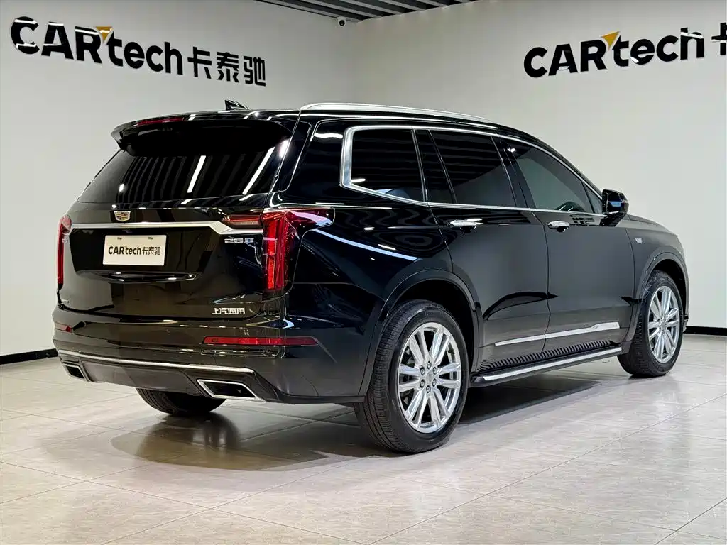 CADILLAC XT6