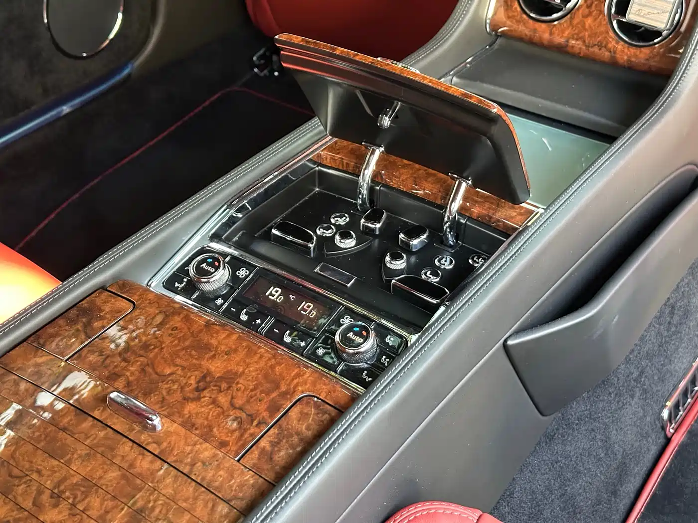 Bentley Mulsanne 2017 6.8T Long Wheelbase фото 21