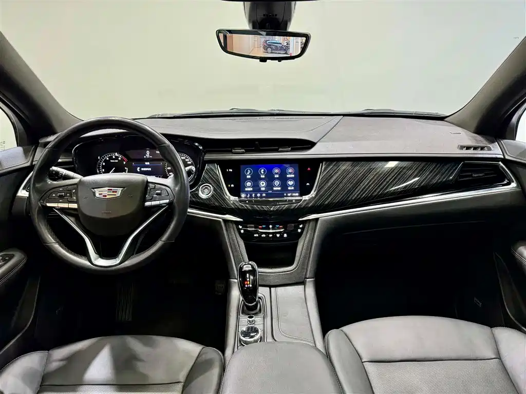 CADILLAC XT6