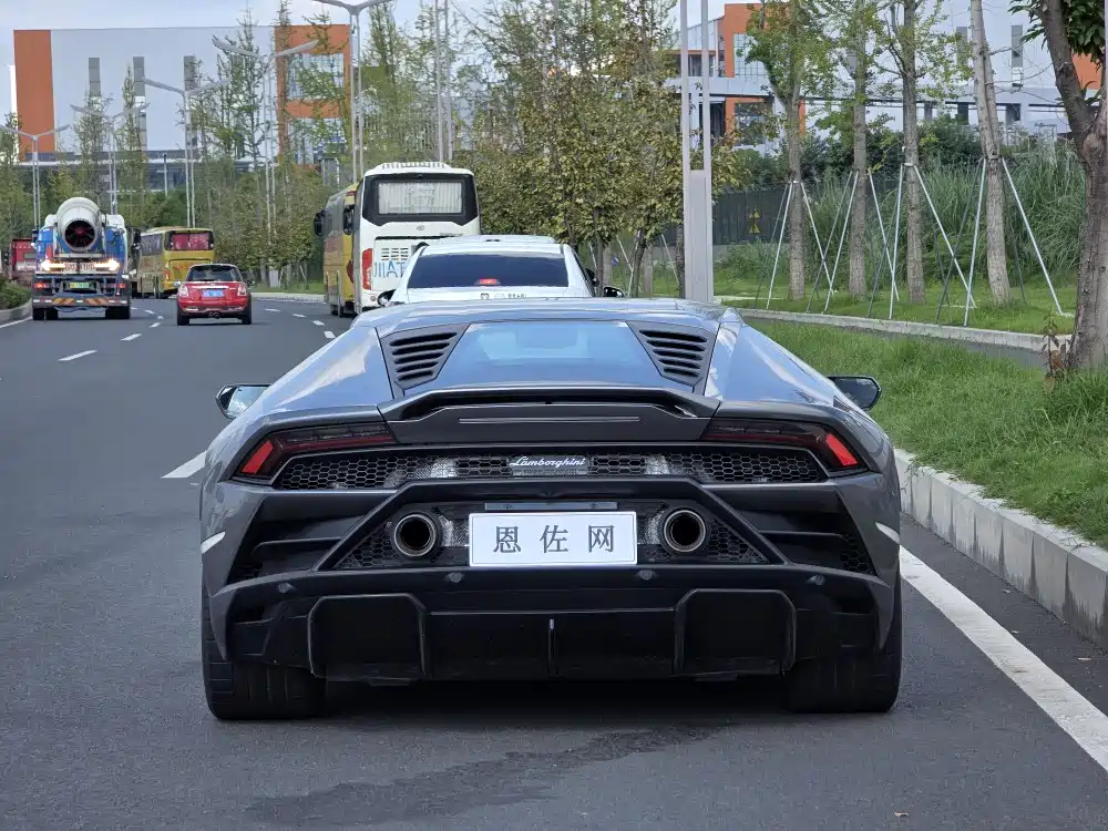 LAMBORGHINI HURACÁN