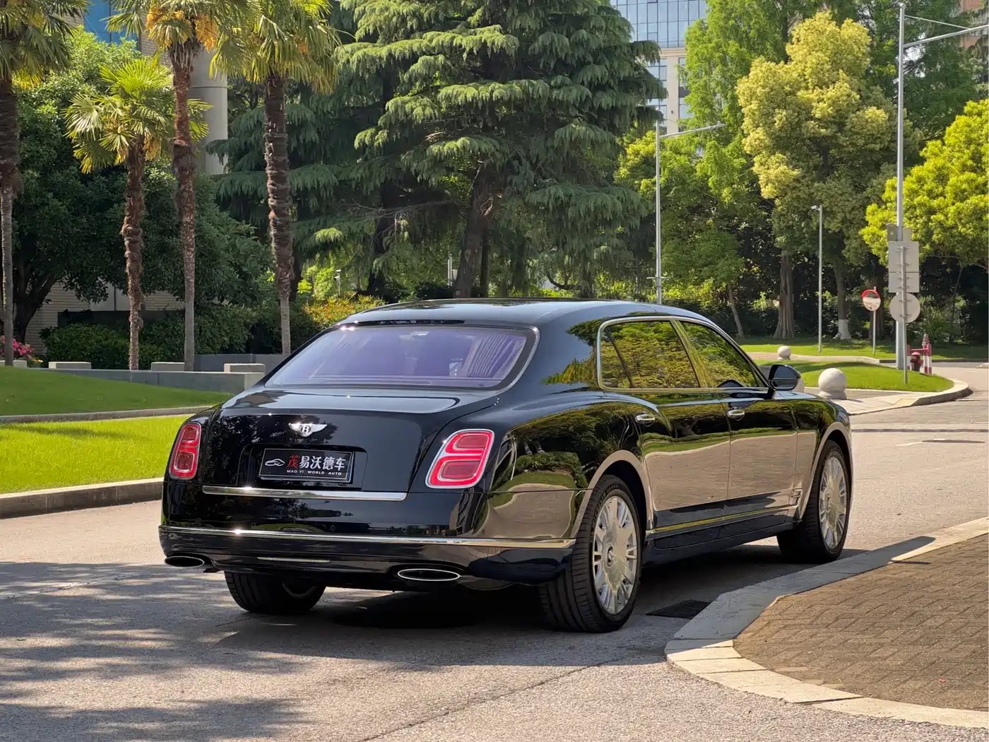 Bentley Mulsanne 2017 6.8T Long Wheelbase фото 8