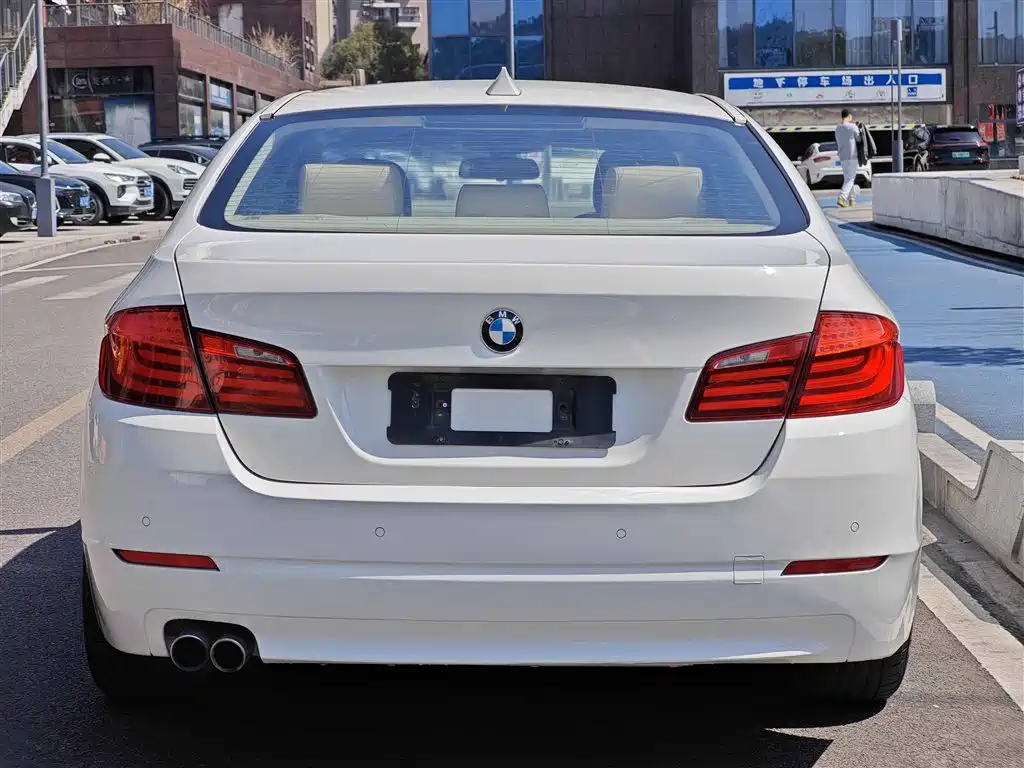 BMW 5 Series 2011 528Li Leading фото 11