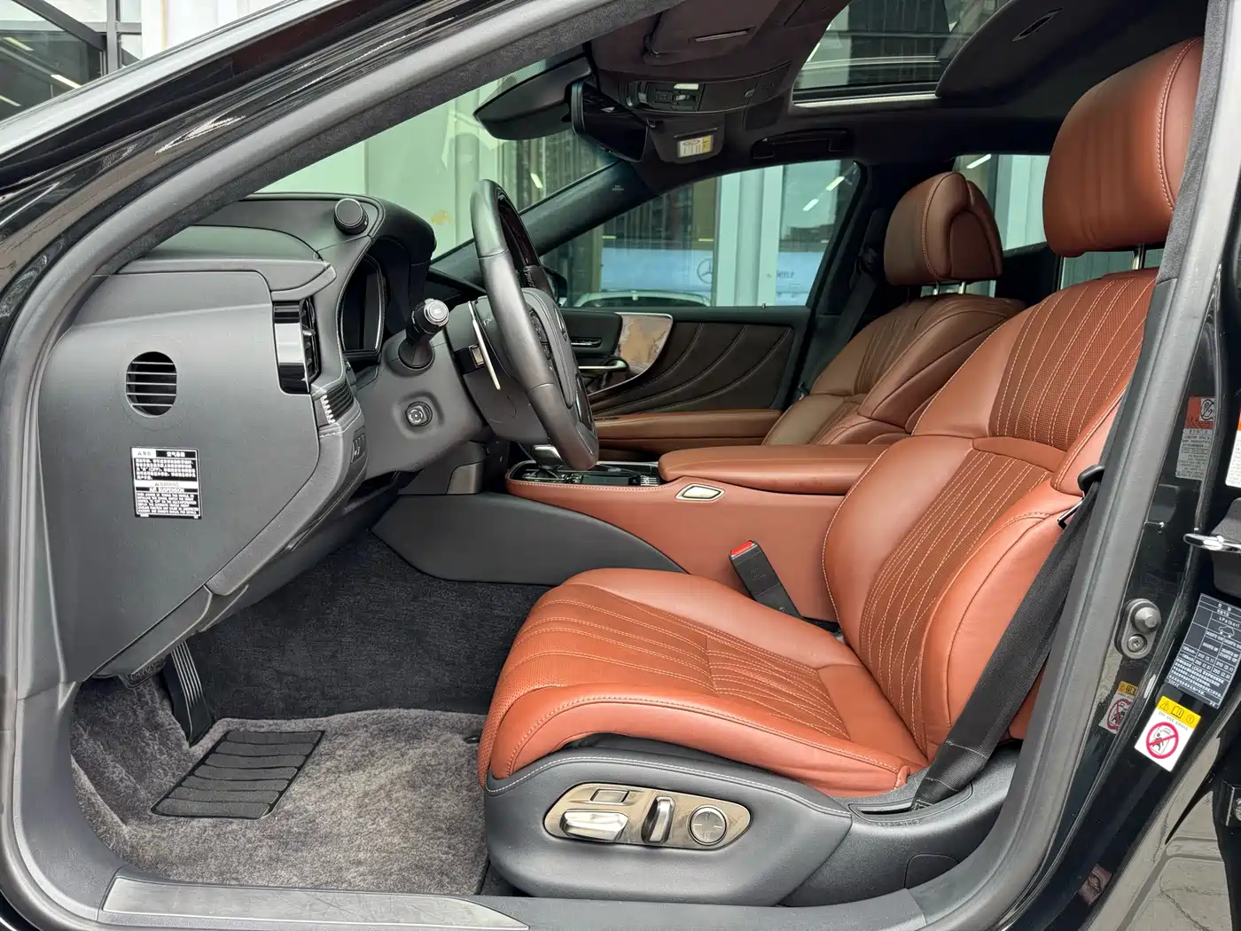 Lexus LS 2018 500h Executive Edition China V фото 7