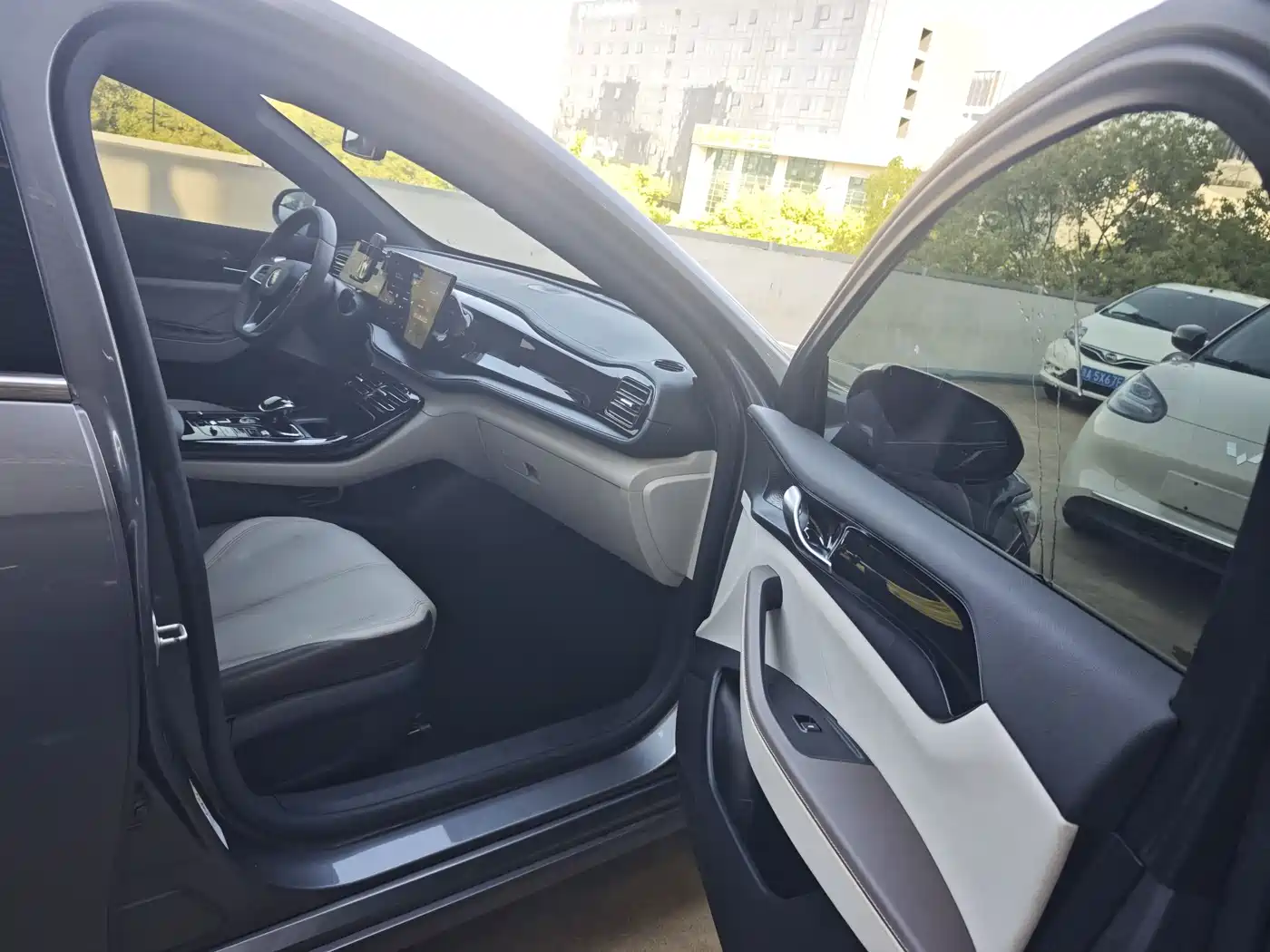 BYD Qin PLUS 2023 Champion Edition DM-i 55KM Leading фото 9