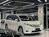 Photo 3 - Toyota Sienna