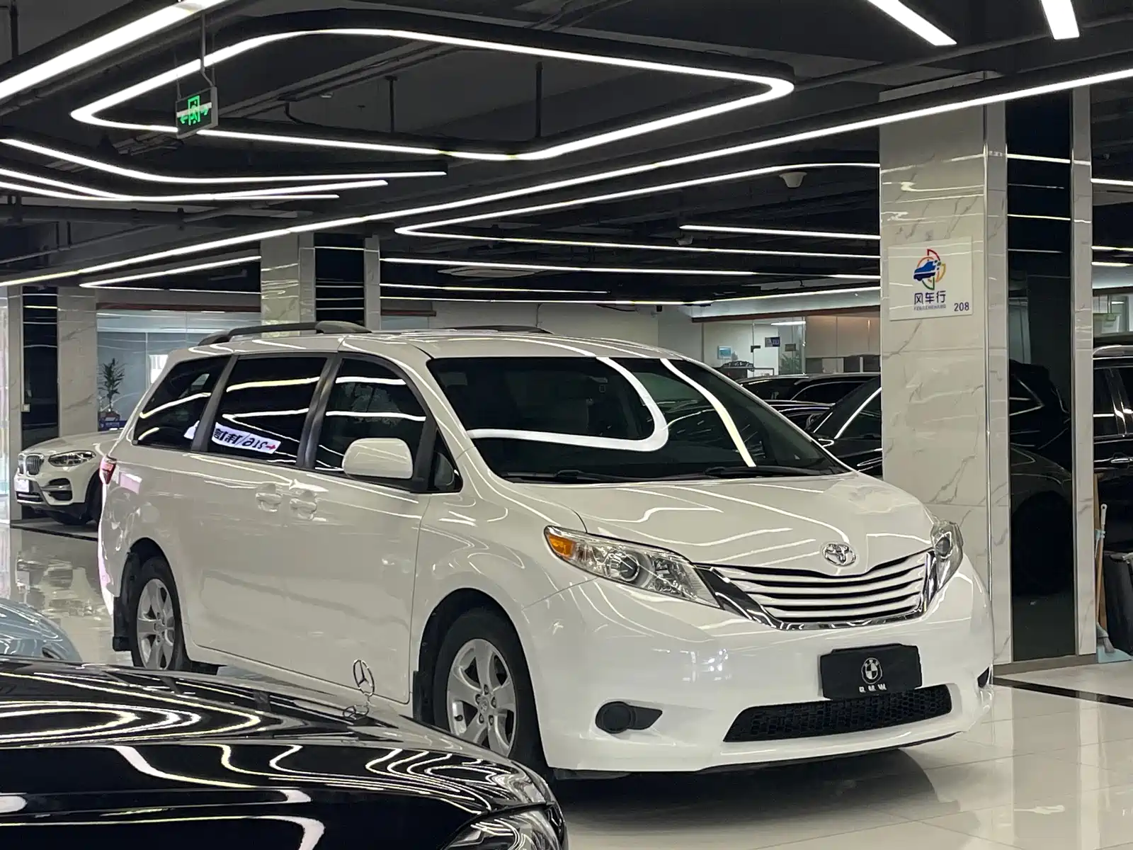 Photo 3 - Toyota Sienna