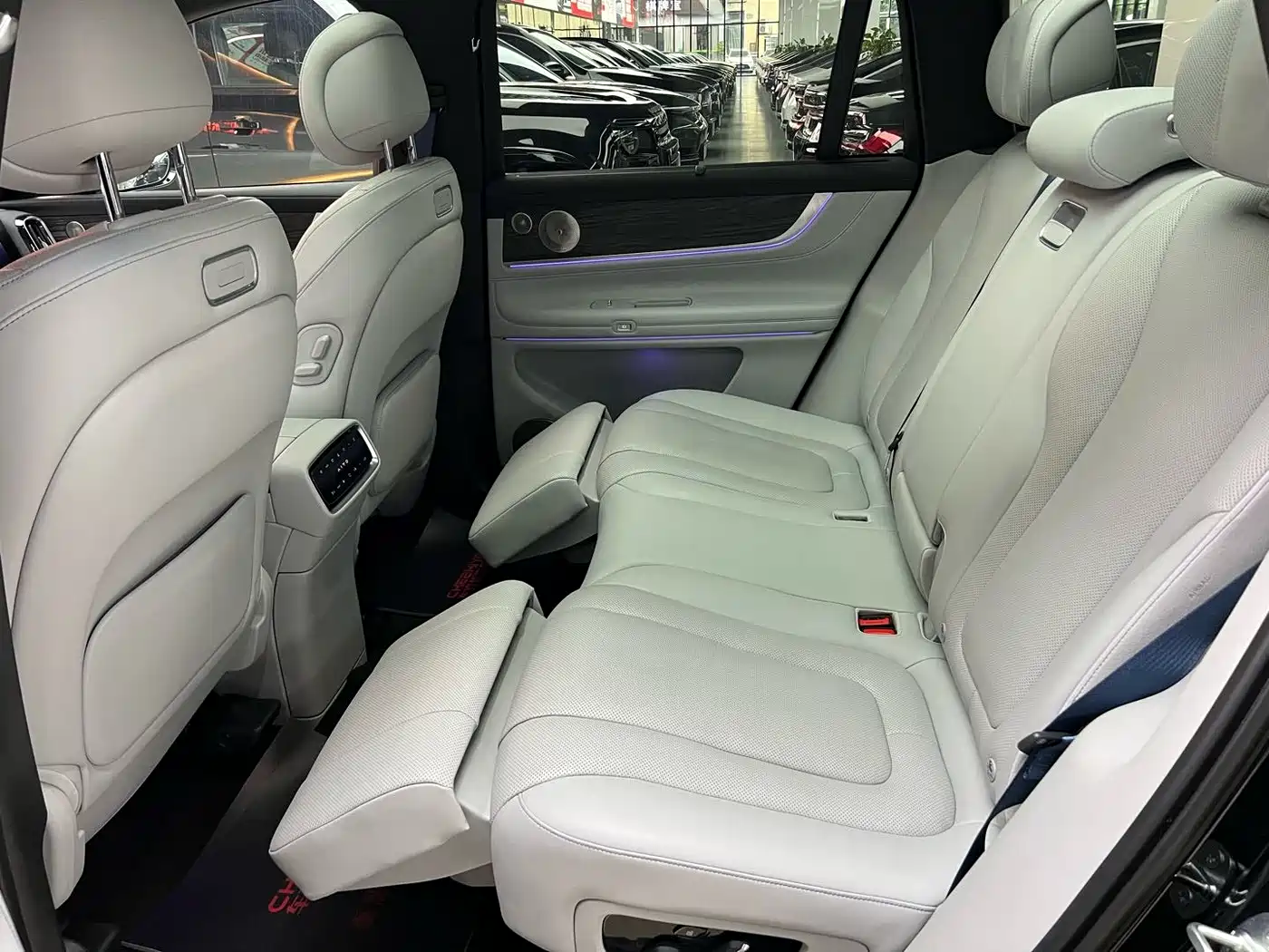 AITO Wenjie AITO M9 2024 Model Extended Range Ultra Edition 52kWh 5-Seater фото 10