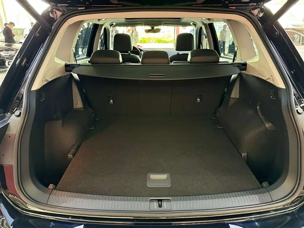 Volkswagen Tiguan L 2021 330TSI Automatic 2WD R-Line Premium фото 26