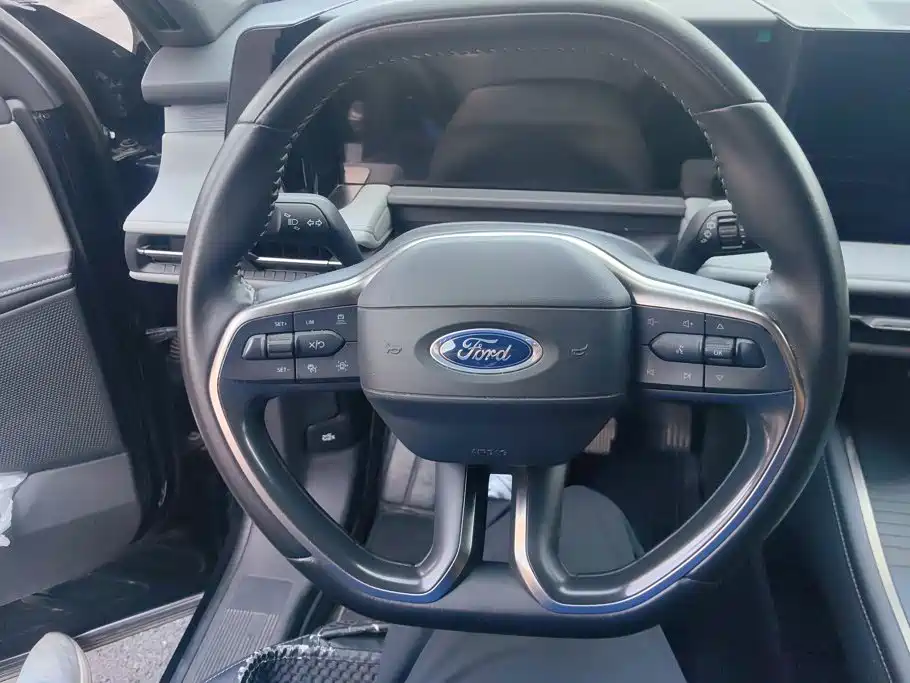Photo 15 - Ford Edge