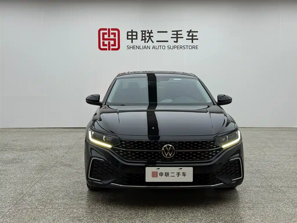 Volkswagen Passat 2022 330TSI Starlight Elite Edition фото 2