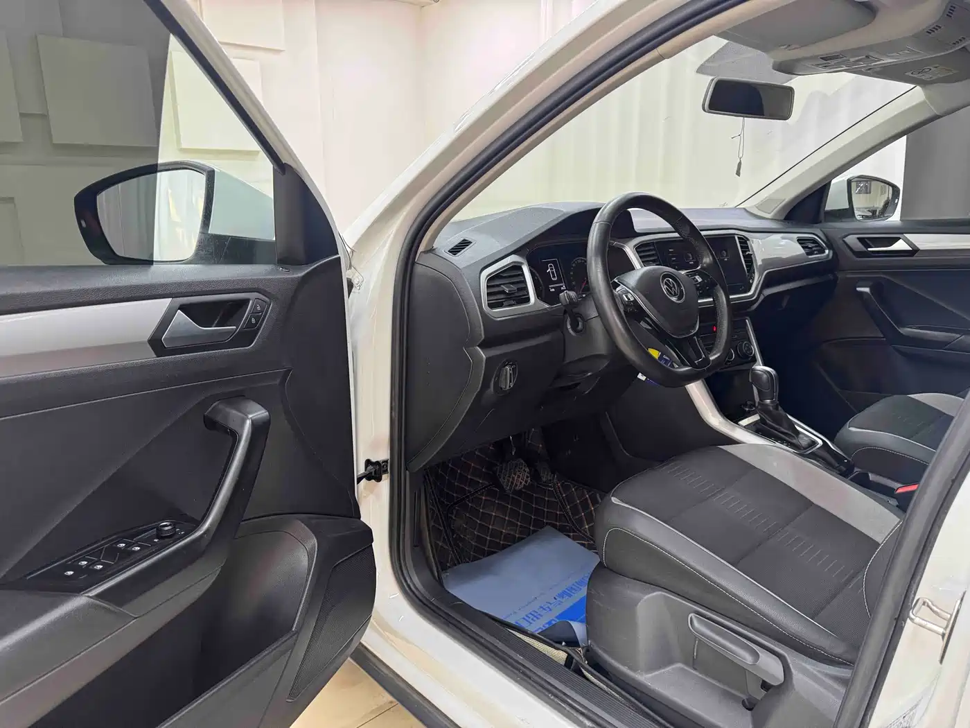 Volkswagen T-ROC 2021 Facelift 280TSI DSG 2WD Elite Smart Connect Edition фото 7