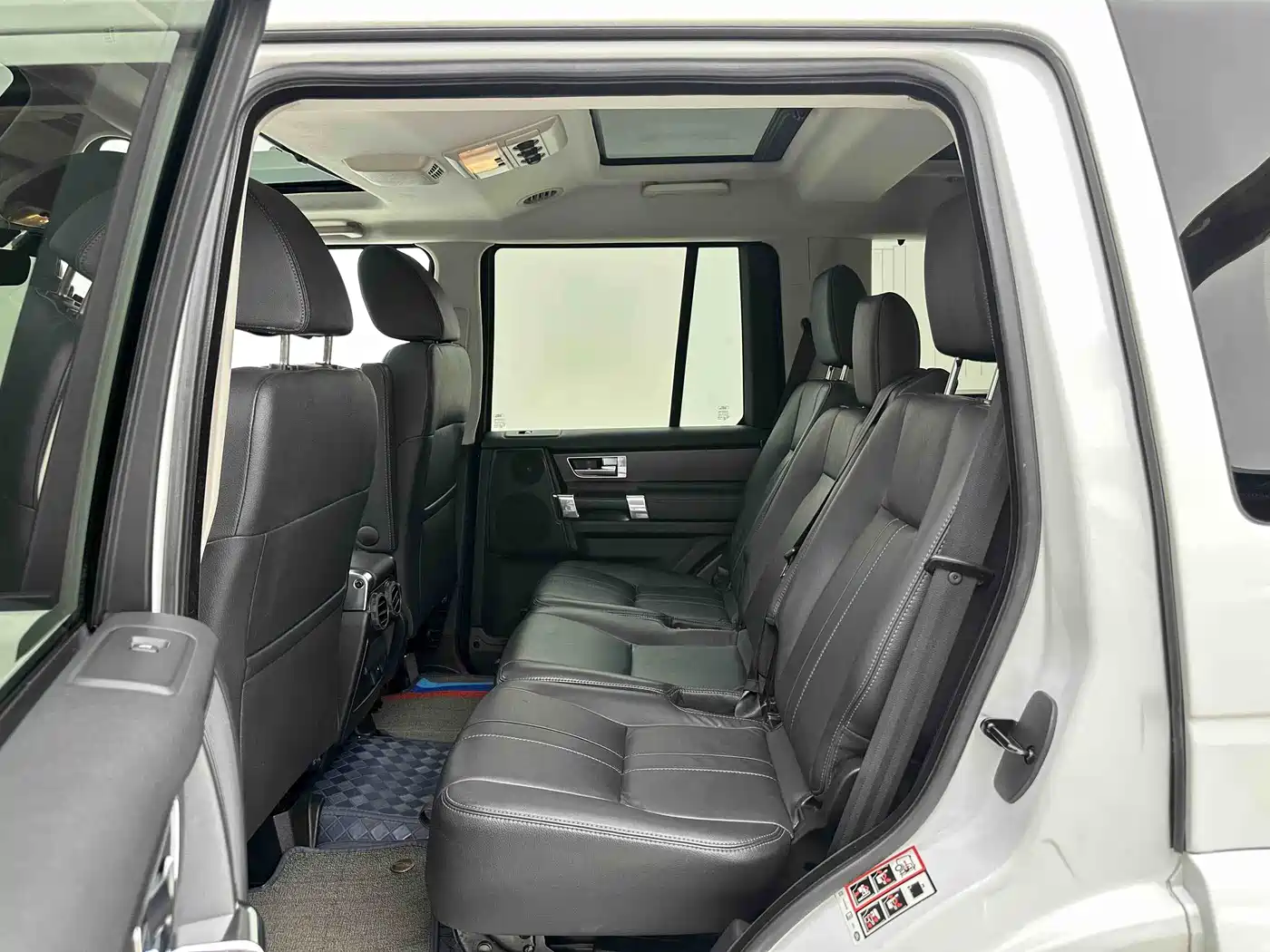 Land Rover Discovery 2015 3.0 SDV6 HSE Diesel фото 2