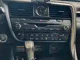 Фото 21 - Lexus RX