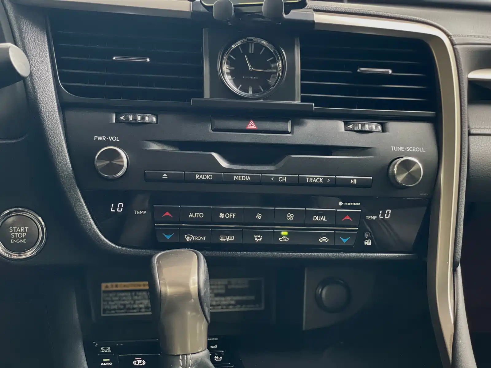 Фото 21 - Lexus RX