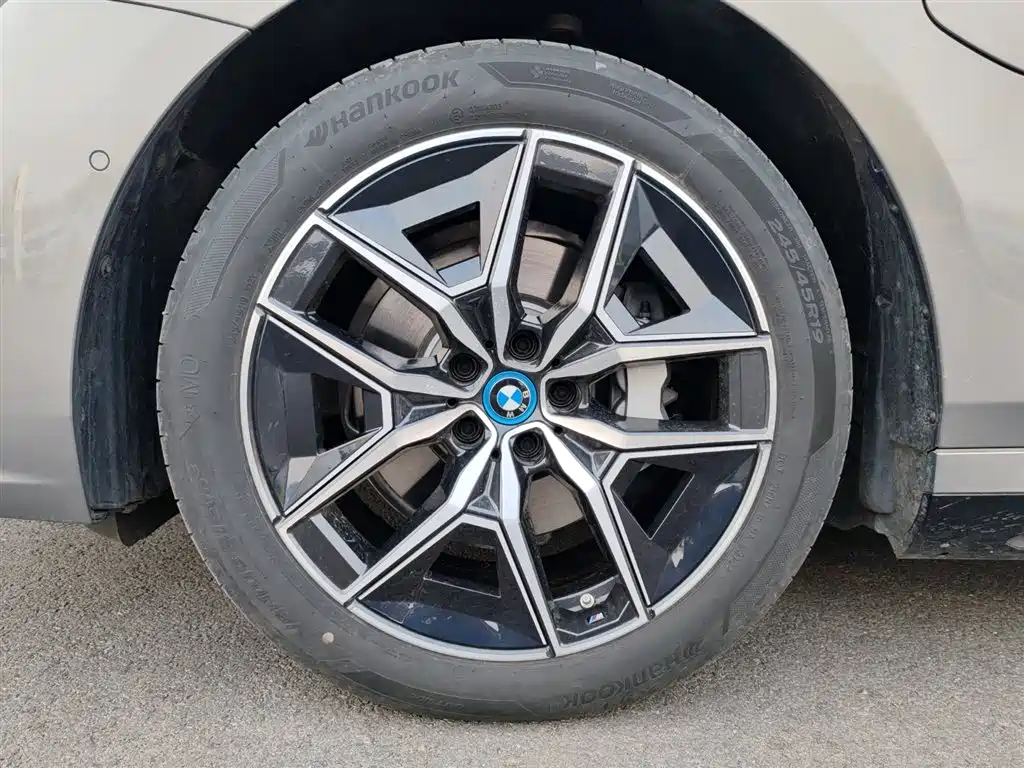 BMW I5