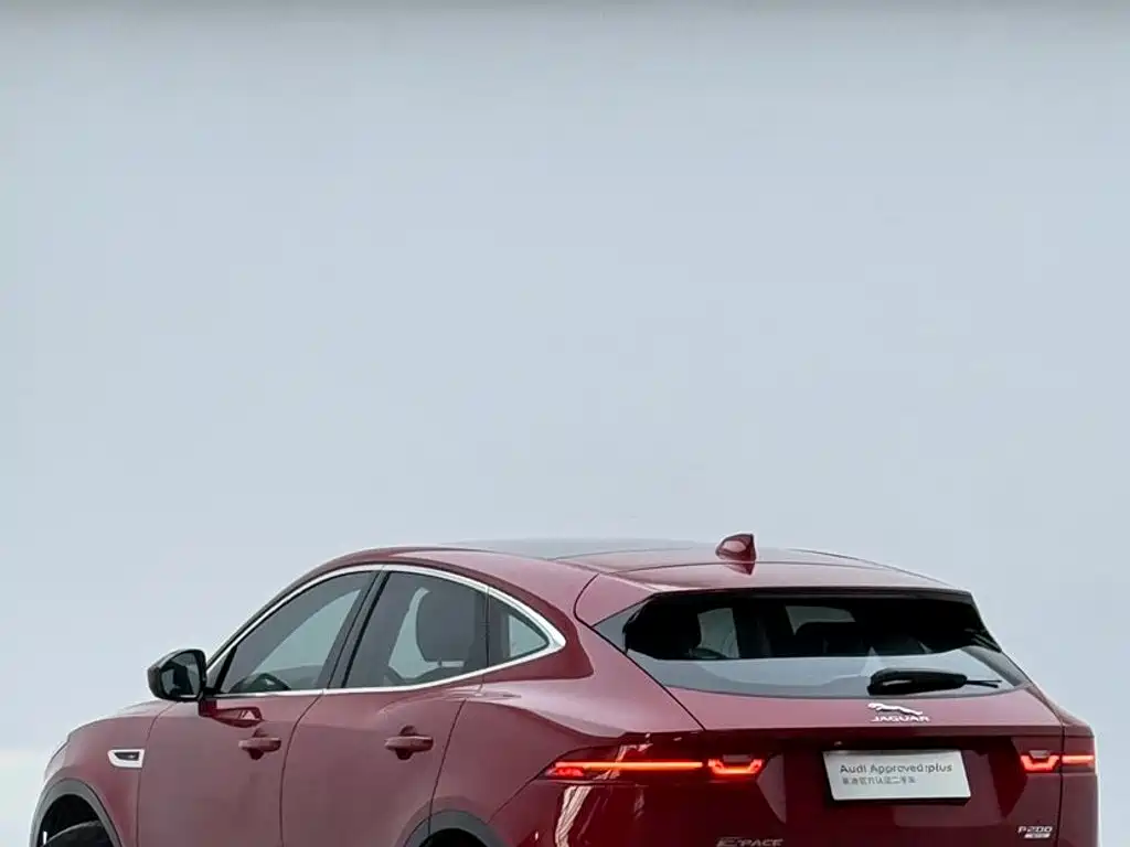 Фото 5 - Jaguar E-PACE