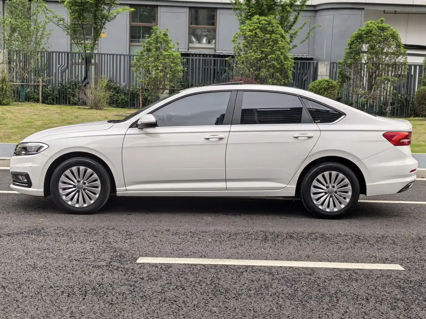 Volkswagen Lavida 2019 1.5L Automatic Comfort Edition China VI фото 4