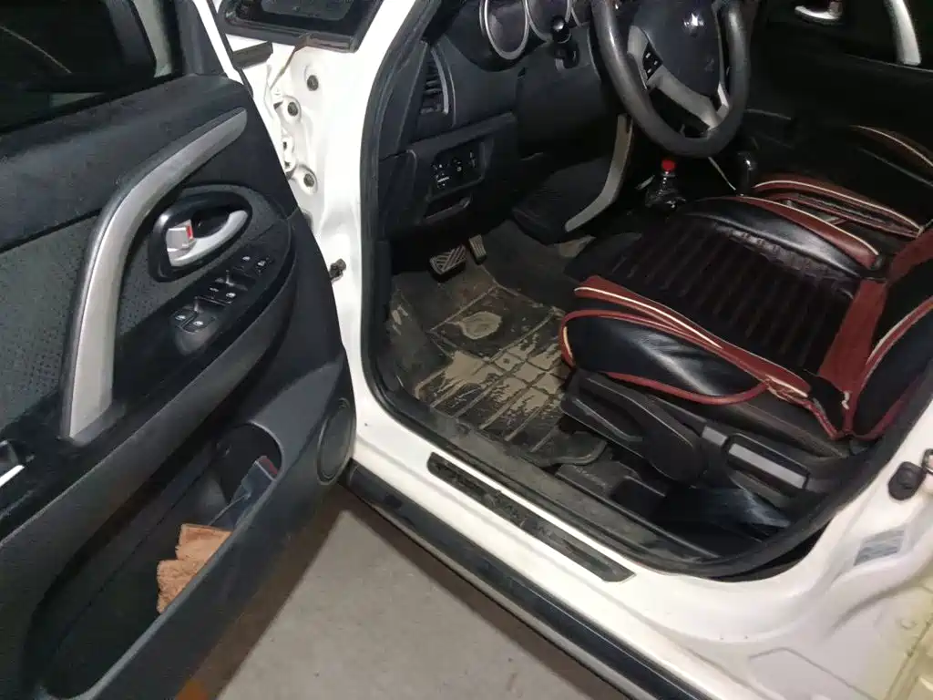 Changan CX20 2016 2014 1.4L IMT Sunroof Navigation Edition (China V)