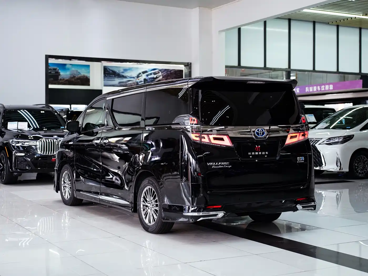 Toyota Vellfire 2019 Hybrid 2.5L HV Premium Edition фото 21