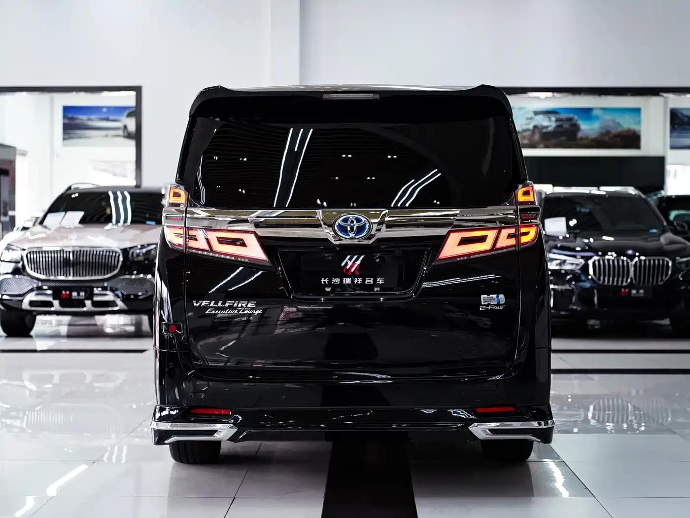 Toyota Vellfire 2019 Hybrid 2.5L HV Premium Edition фото 20