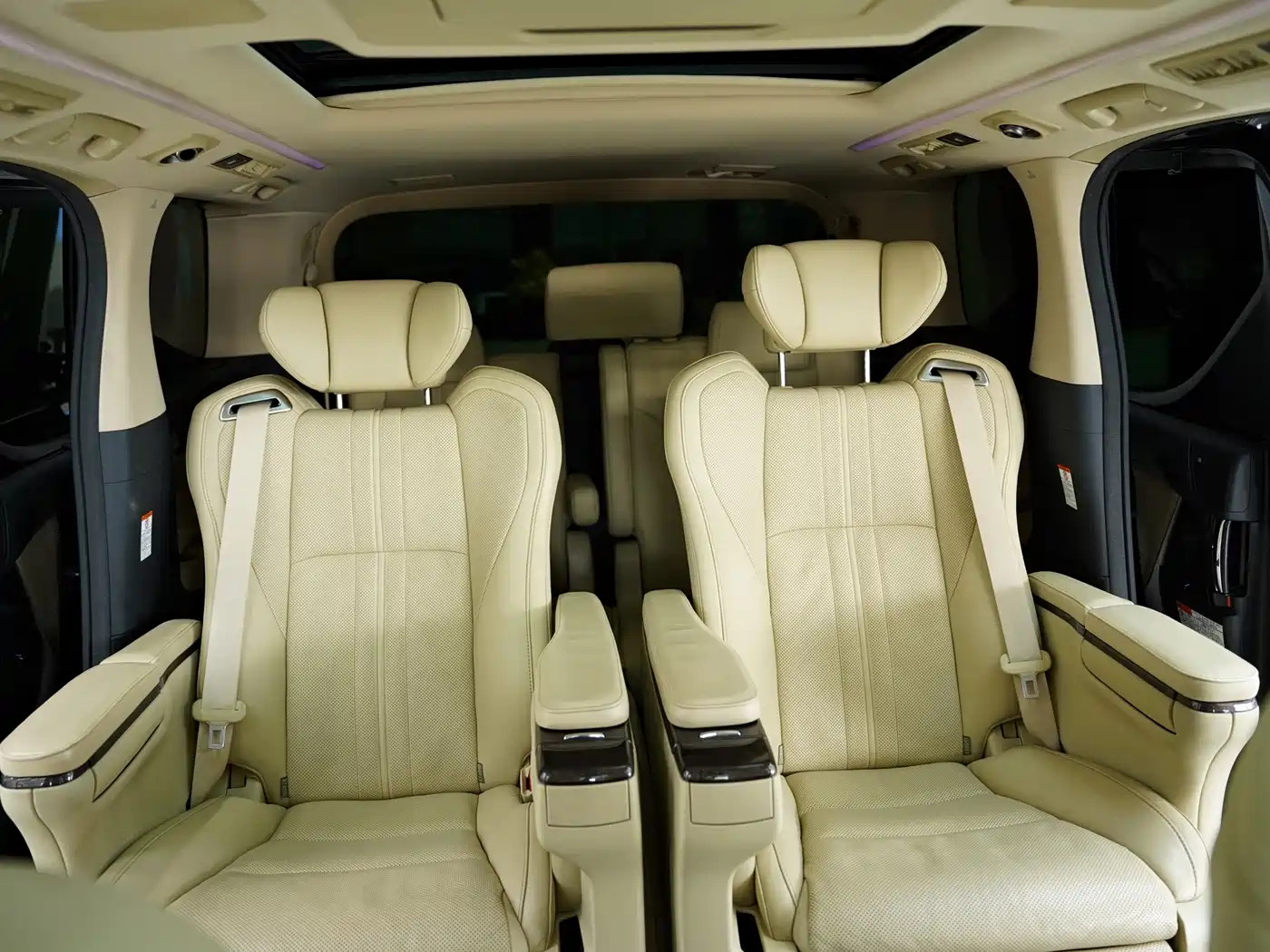Toyota Vellfire 2019 Hybrid 2.5L HV Premium Edition фото 16