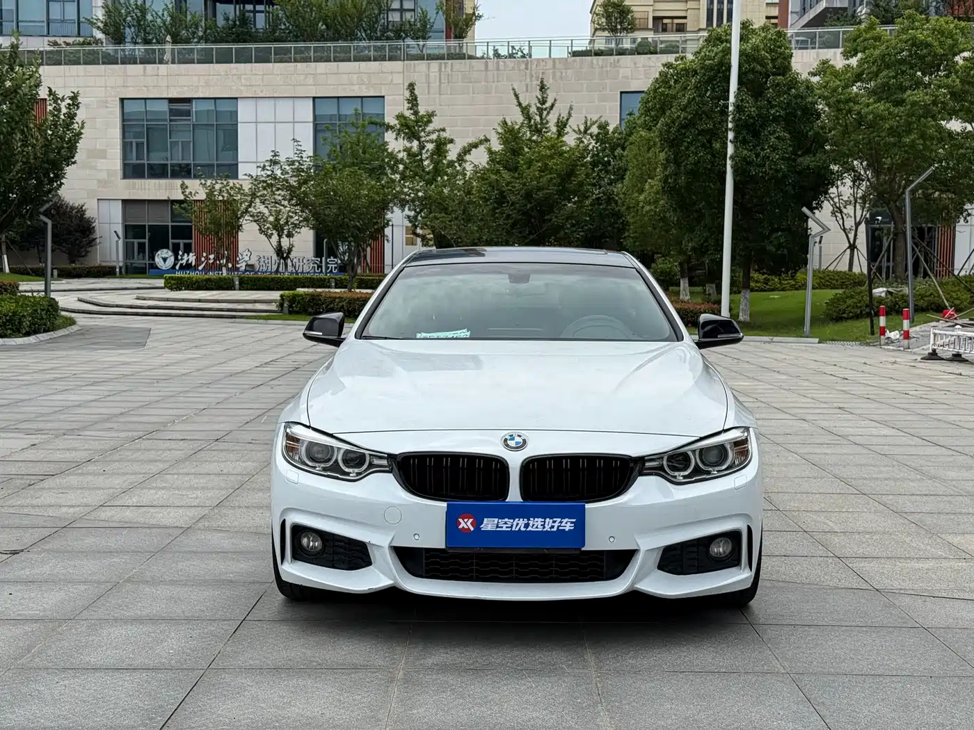 Photo 2 - BMW 4 Series