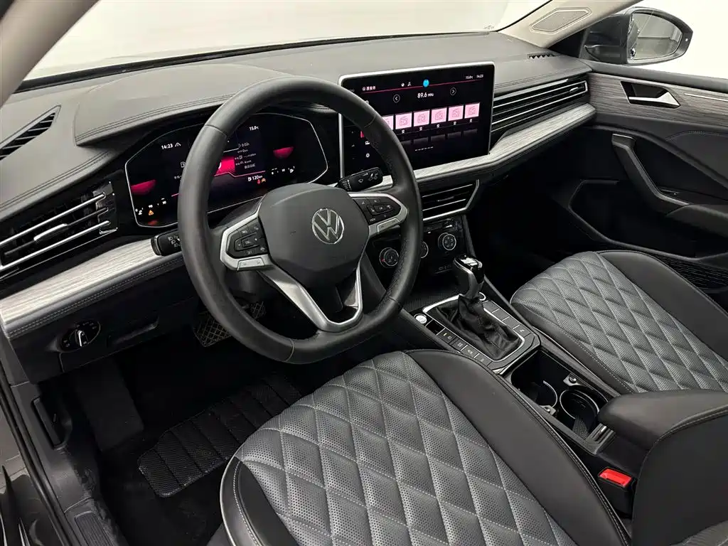 Volkswagen Sagitar 2023 300TSI DSG Surpassing Edition фото 17