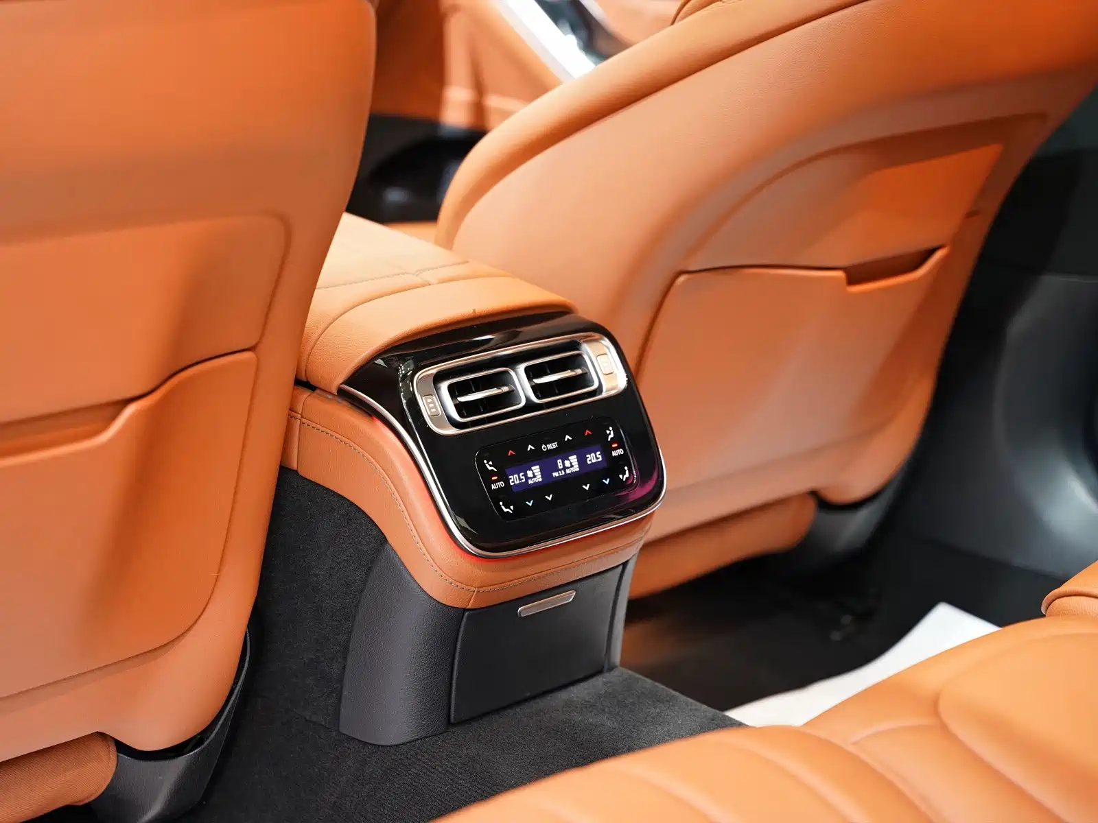 Фото 15 - Mercedes-Benz S-Class
