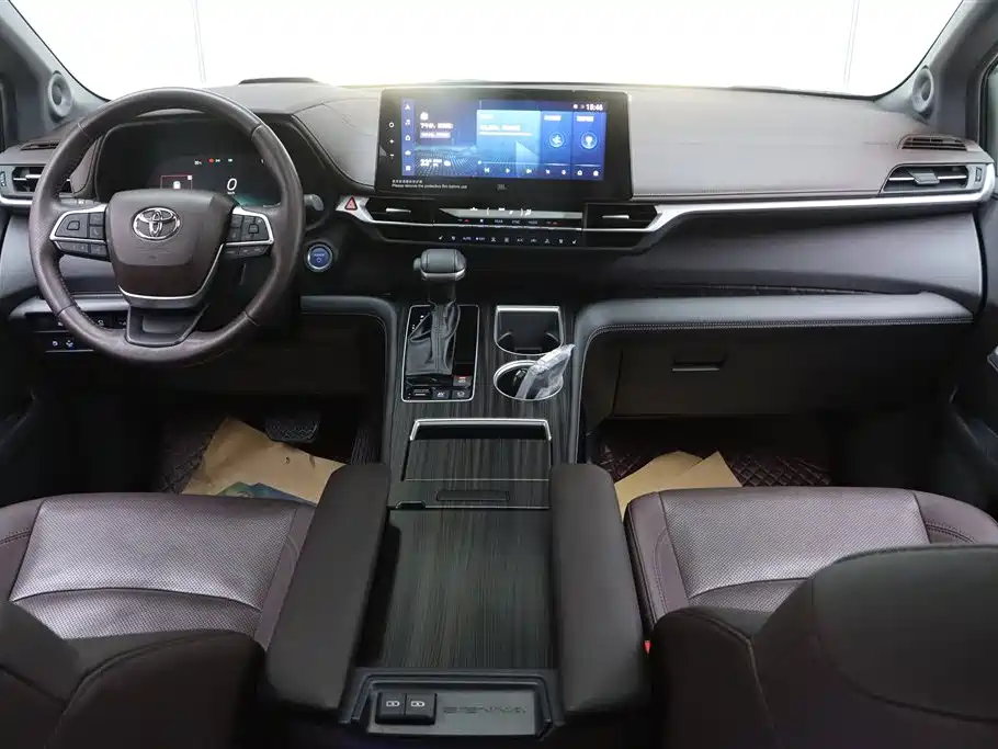 Toyota Sienna 2021 2.5L Hybrid Platinum Edition фото 26