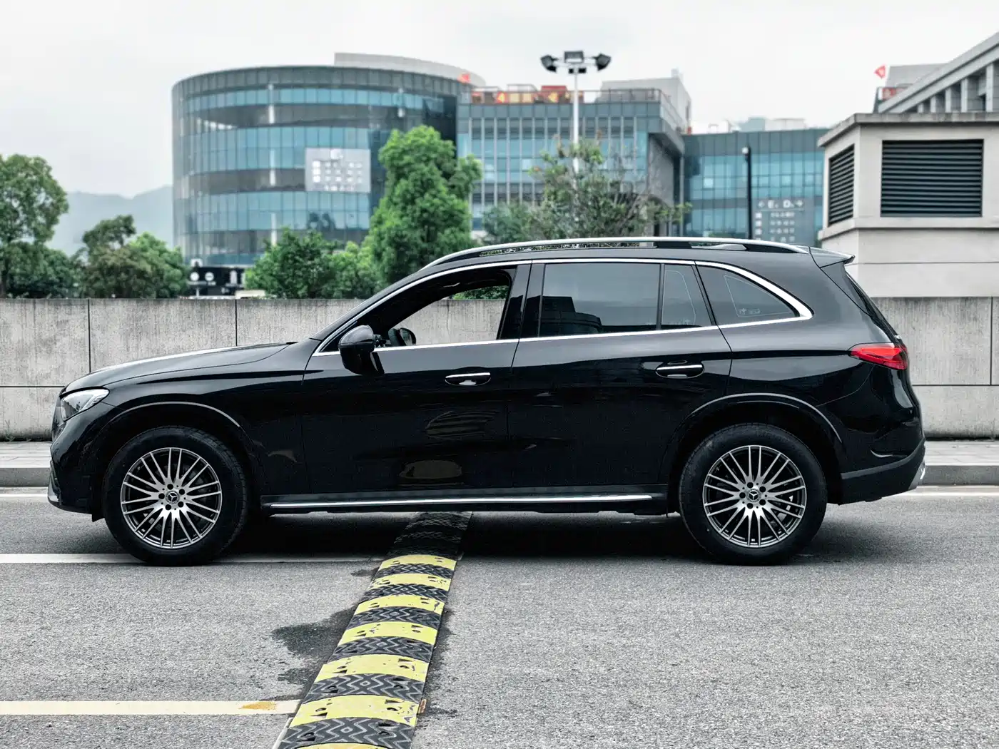 Mercedes-Benz GLC 2023 Facelift GLC 300 L 4MATIC Sport 7-Seater фото 7