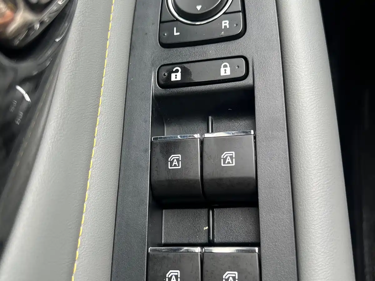 GAC Trumpchi Trumpchi Emkoo 2023 270T DCT J15 Edition фото 24