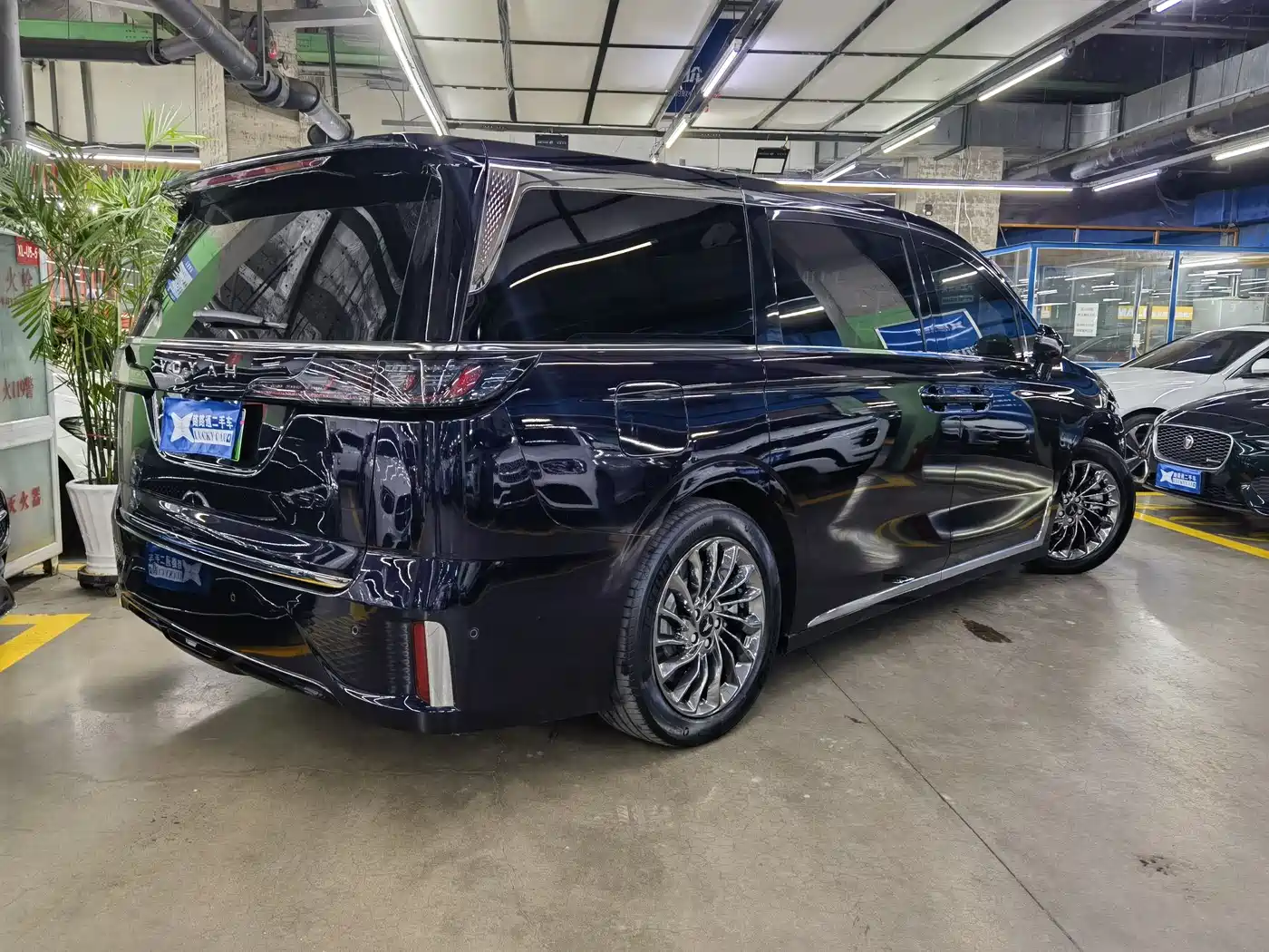 Voyah Auto Voyah Dreamer 2022 Low-carbon Dream+Smart Package фото 4