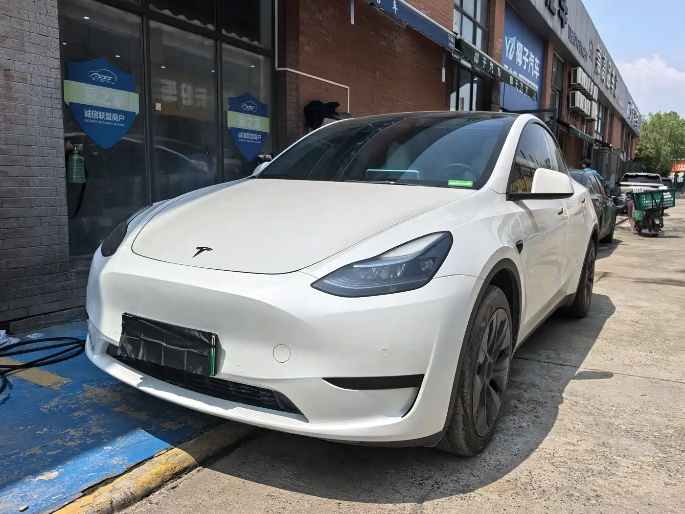 TESLA MODEL Y