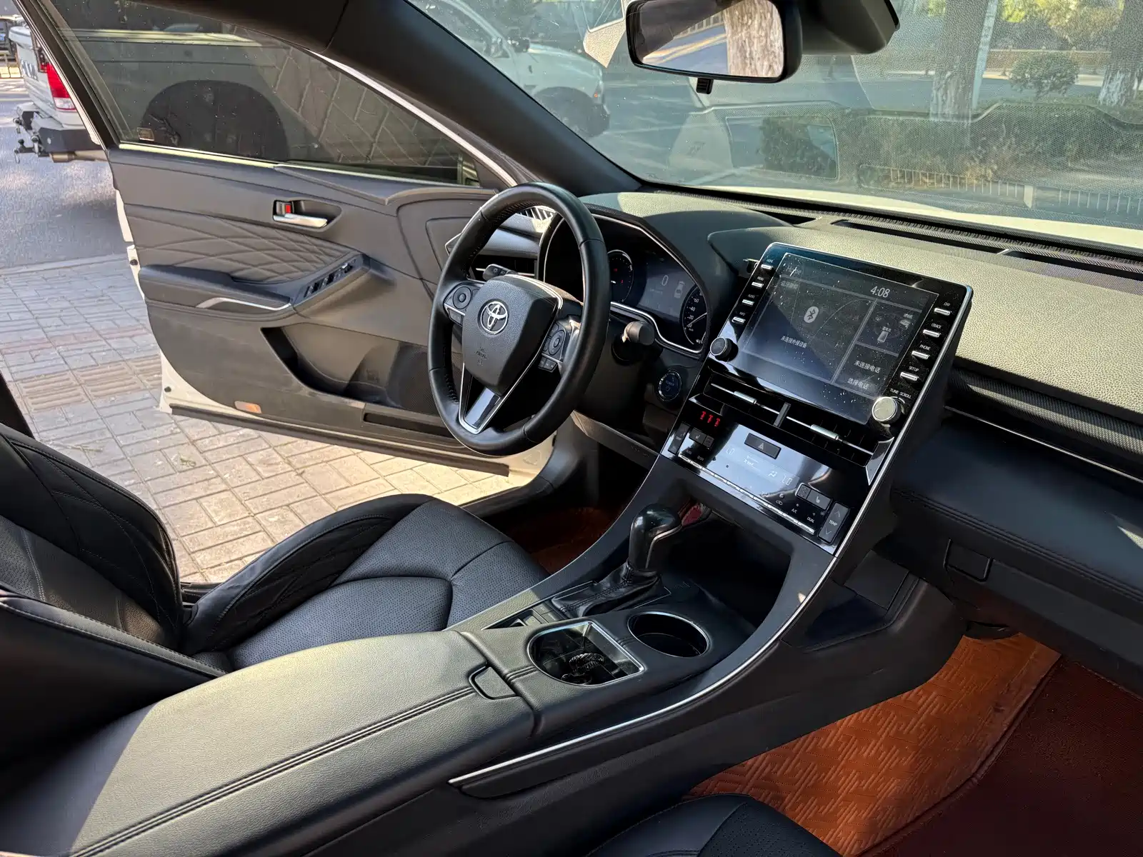 صورة 20 - Toyota Avalon