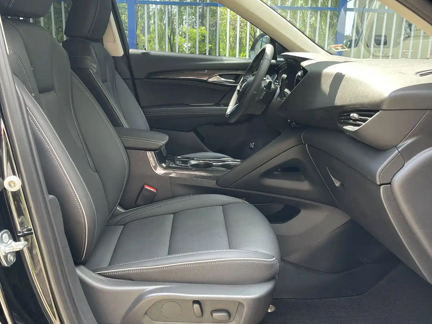 صورة 9 - Buick Envision Plus