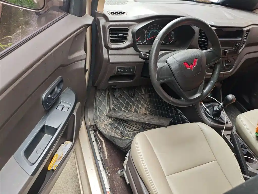 Wuling Motors Wuling Hongguang V 2023 2022 1.5L Dynamic Luxury Edition Hydraulic Power Steering LAR