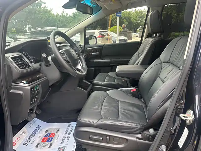 Honda Odyssey 2019 2.0L Sharp Ultimate Edition — фото 5