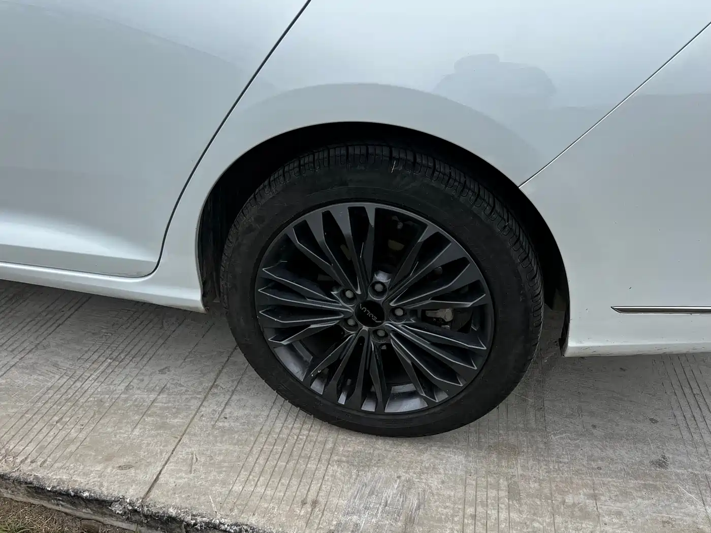 DONGFENG FENGSHEN YI HYUN MAX