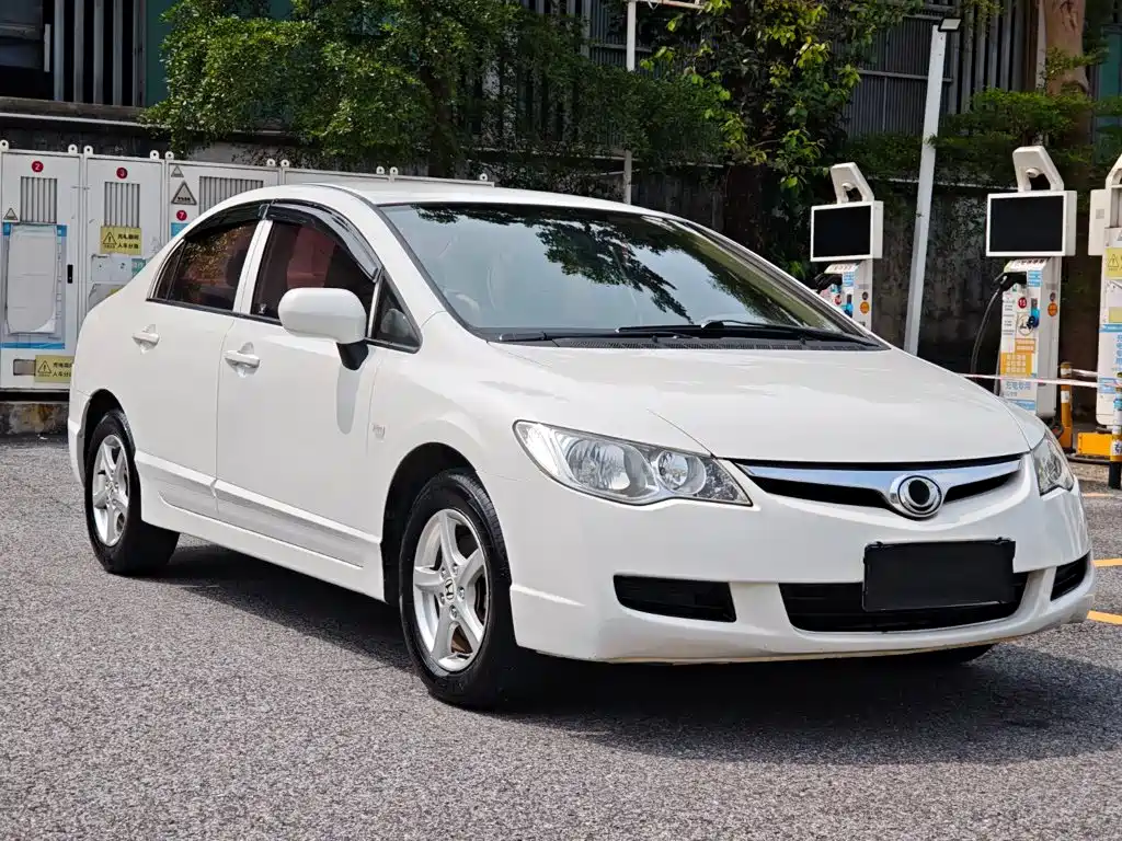 CIIMO CIIMO 2015 2015 1.8L Automatic Comfort Edition