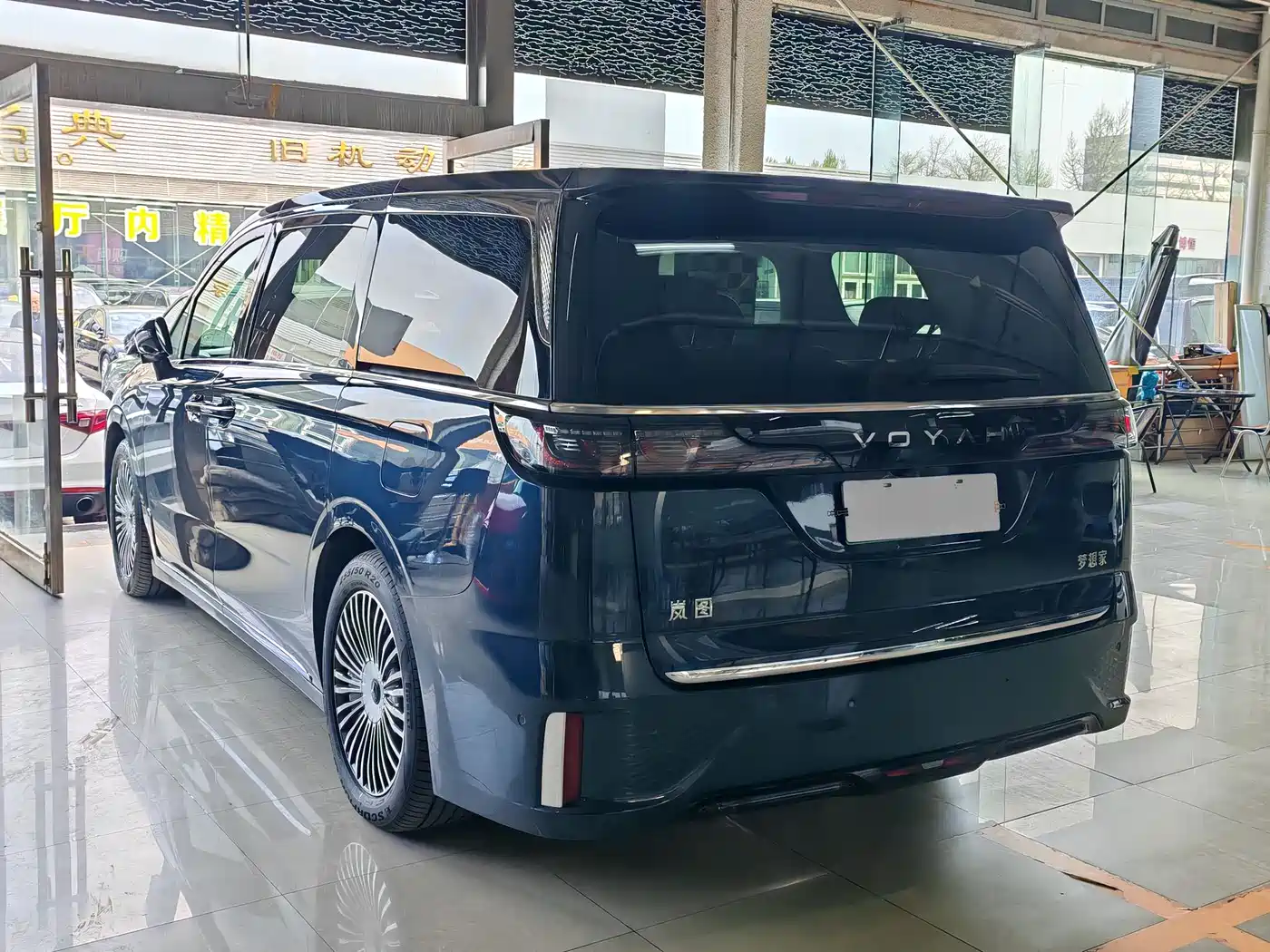 Voyah Auto Voyah Dreamer 2025 PHEV AWD Flagship Kunpeng Edition фото 5
