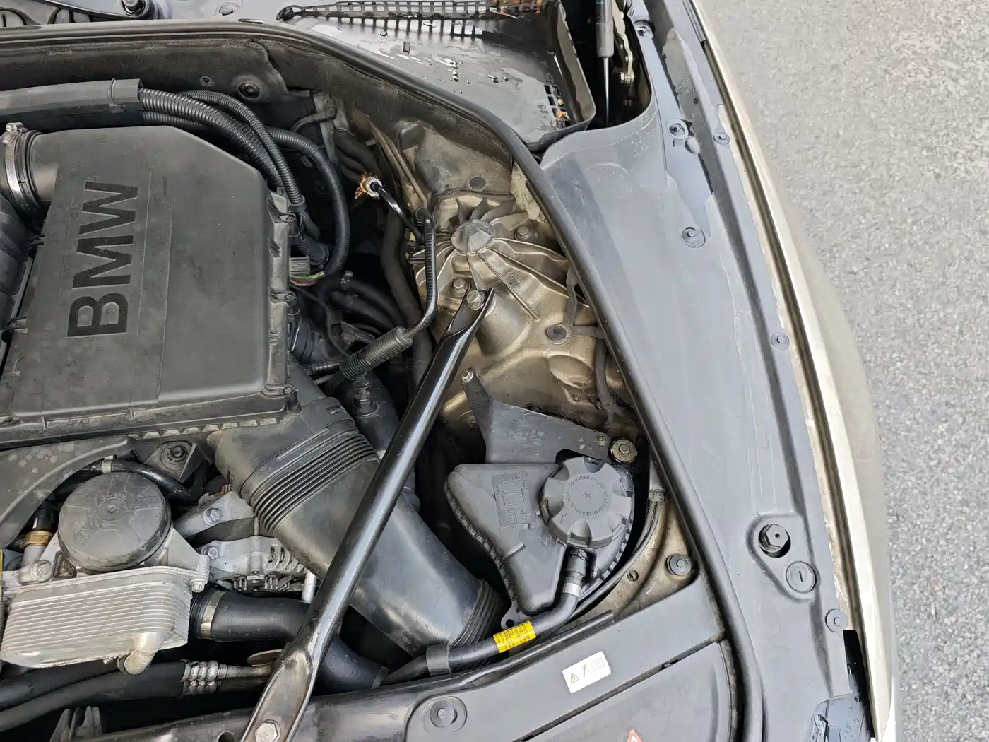 BMW 5 Series 2011 535Li Leading фото 20