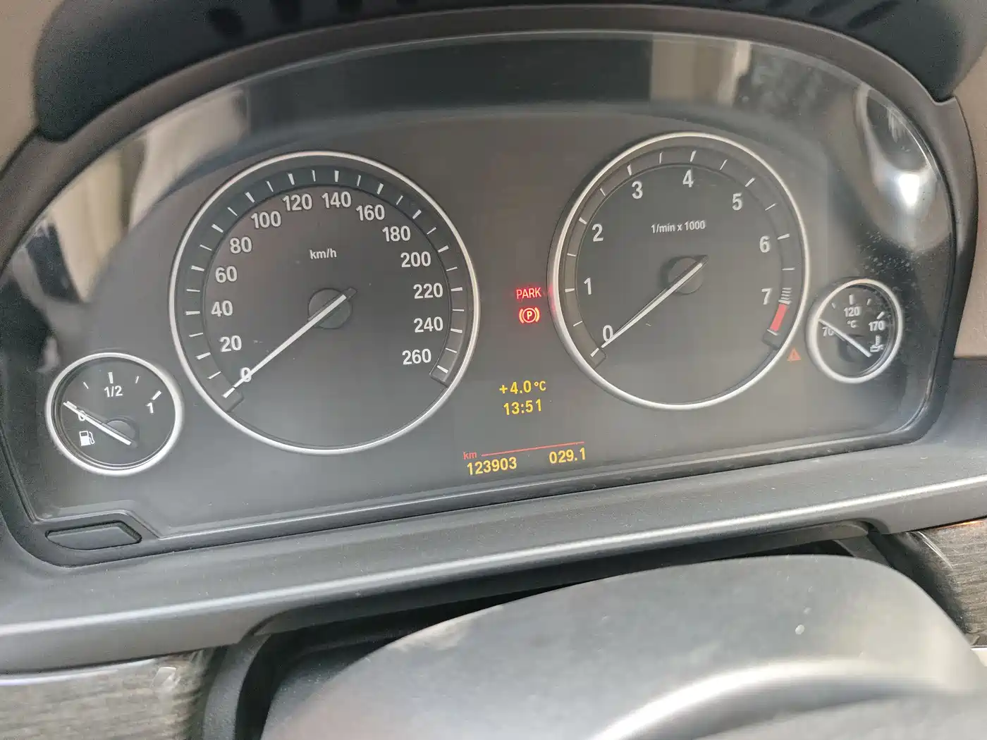BMW 5 Series 2011 535Li Leading фото 27