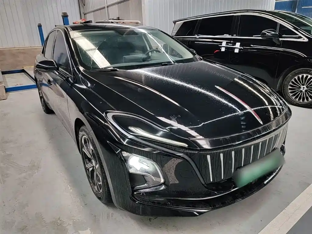 Hongqi E-QM5 2021 Charging Flag Joy Edition фото 4