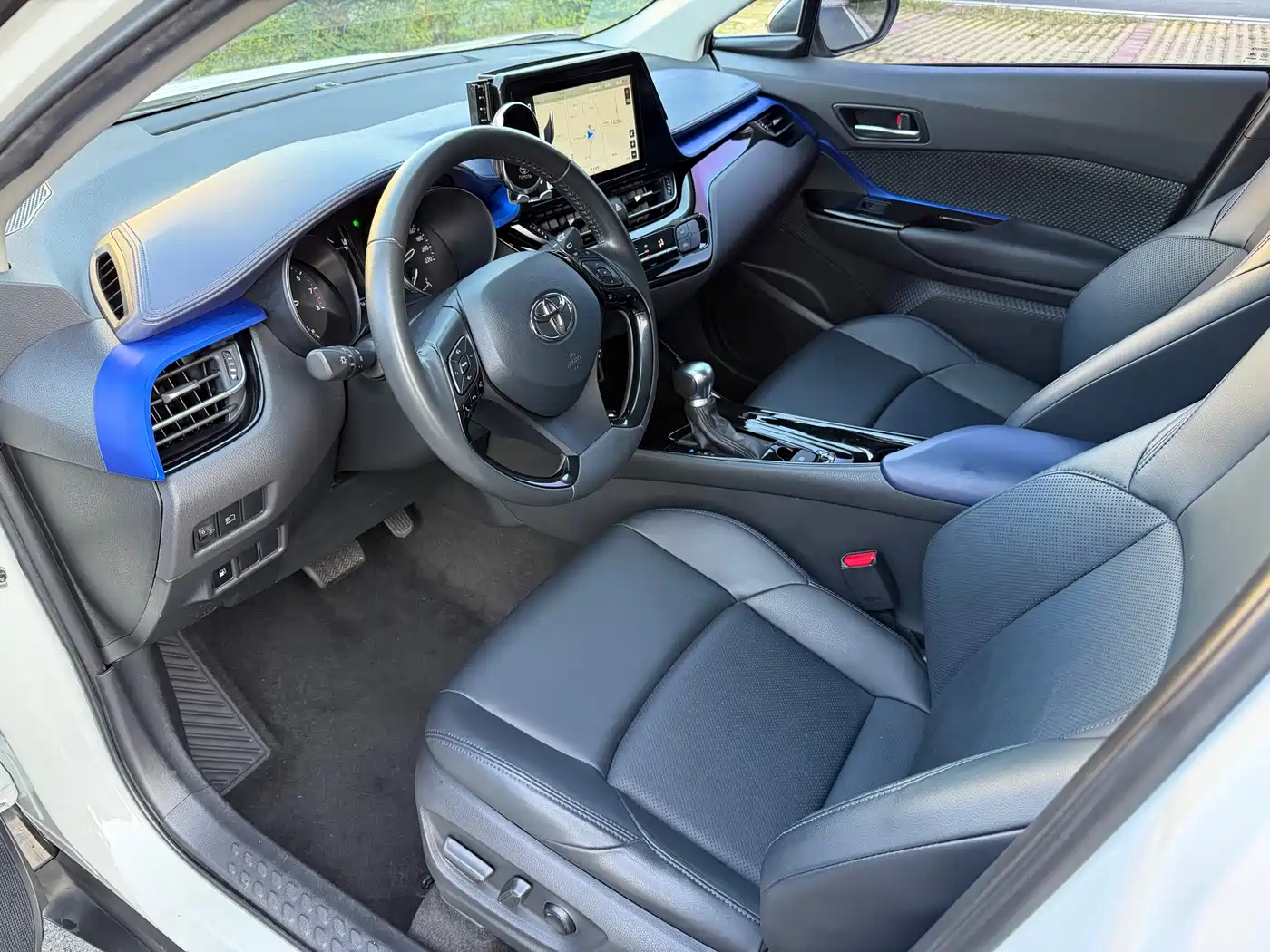 Toyota C-HR 2021 2.0L Luxury Edition фото 4