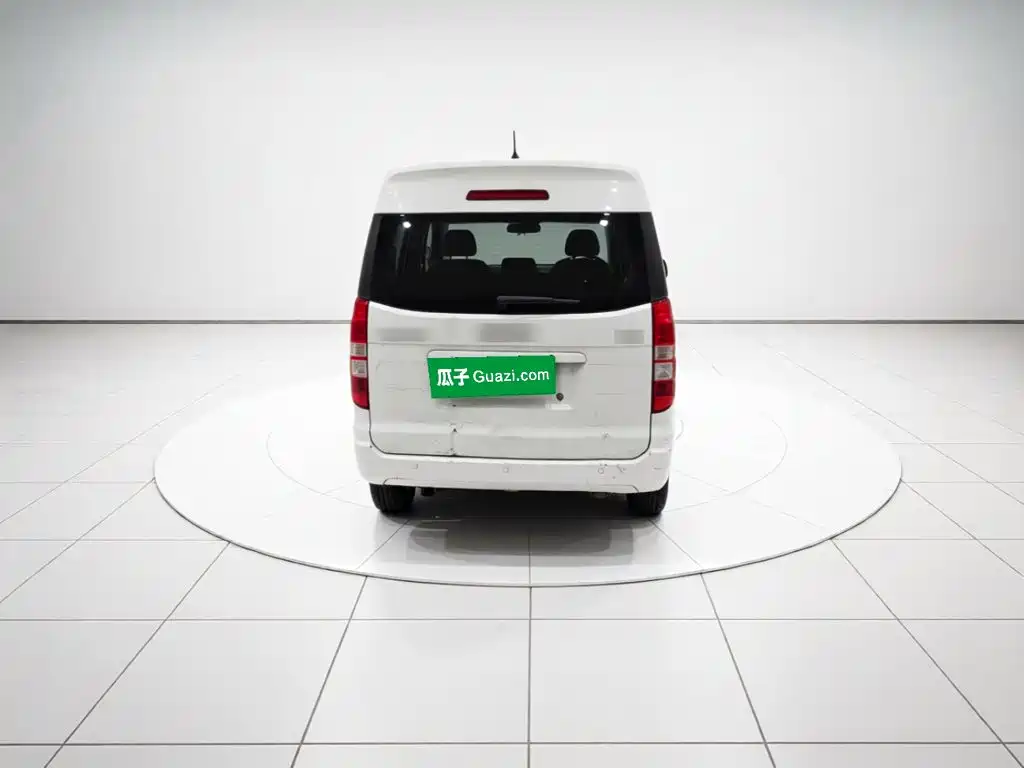 SRM Xinyuan Good Luck 2023 2023 Standard Passenger Van 6-Seater