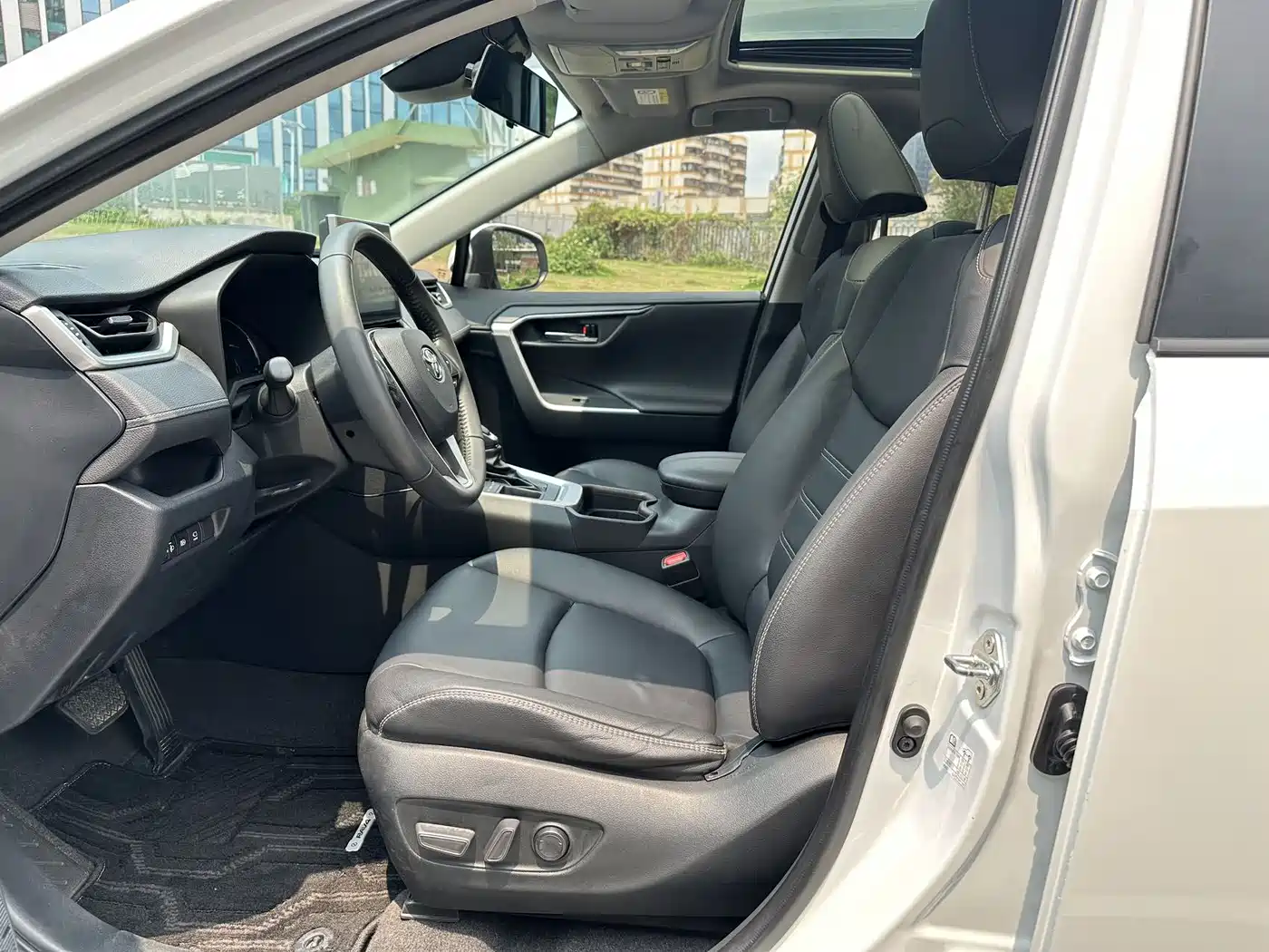 Toyota RAV4 Rongfang 2022 2.0L CVT 2WD Trend Plus Edition фото 3