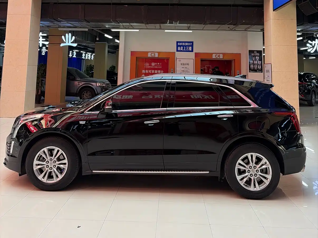 CADILLAC XT5