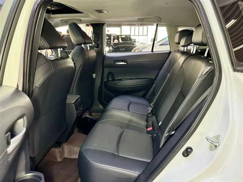 Toyota Frontlander 2022 2.0L CVT Luxury PLUS Edition фото 24