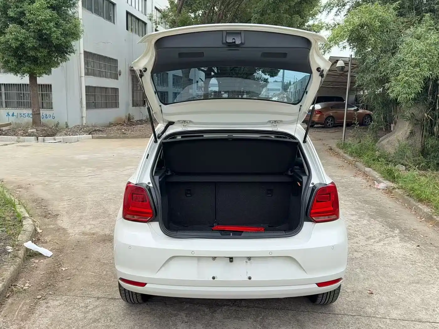 Volkswagen Polo 2016 1.6L Automatic Luxury фото 5